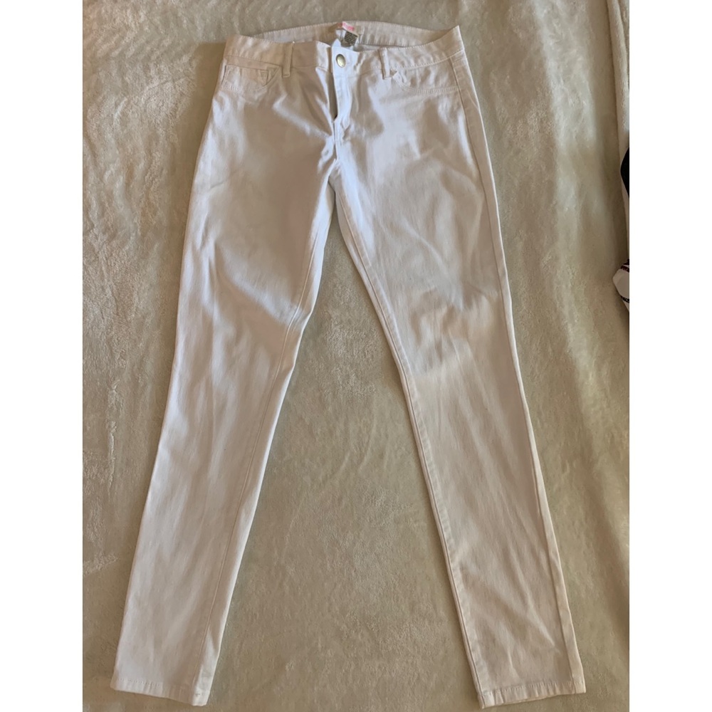 White skinny jeans